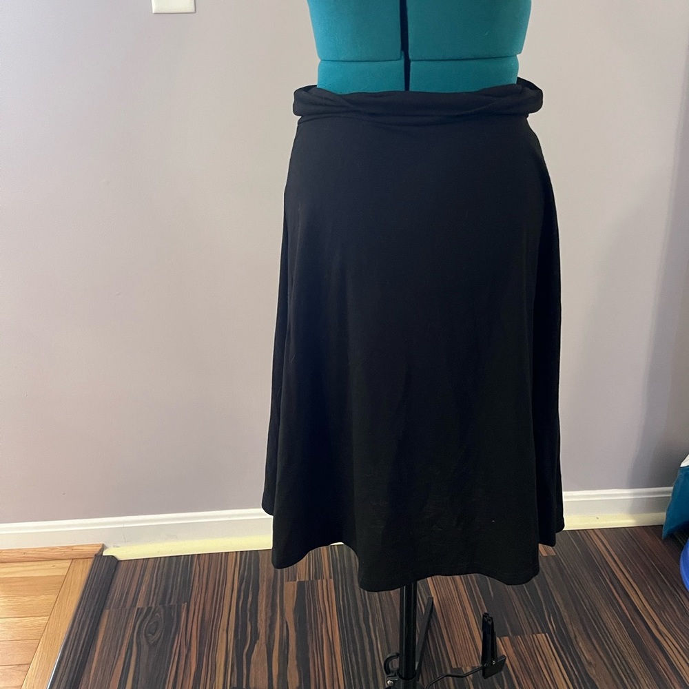 Solid black lularoe skirt